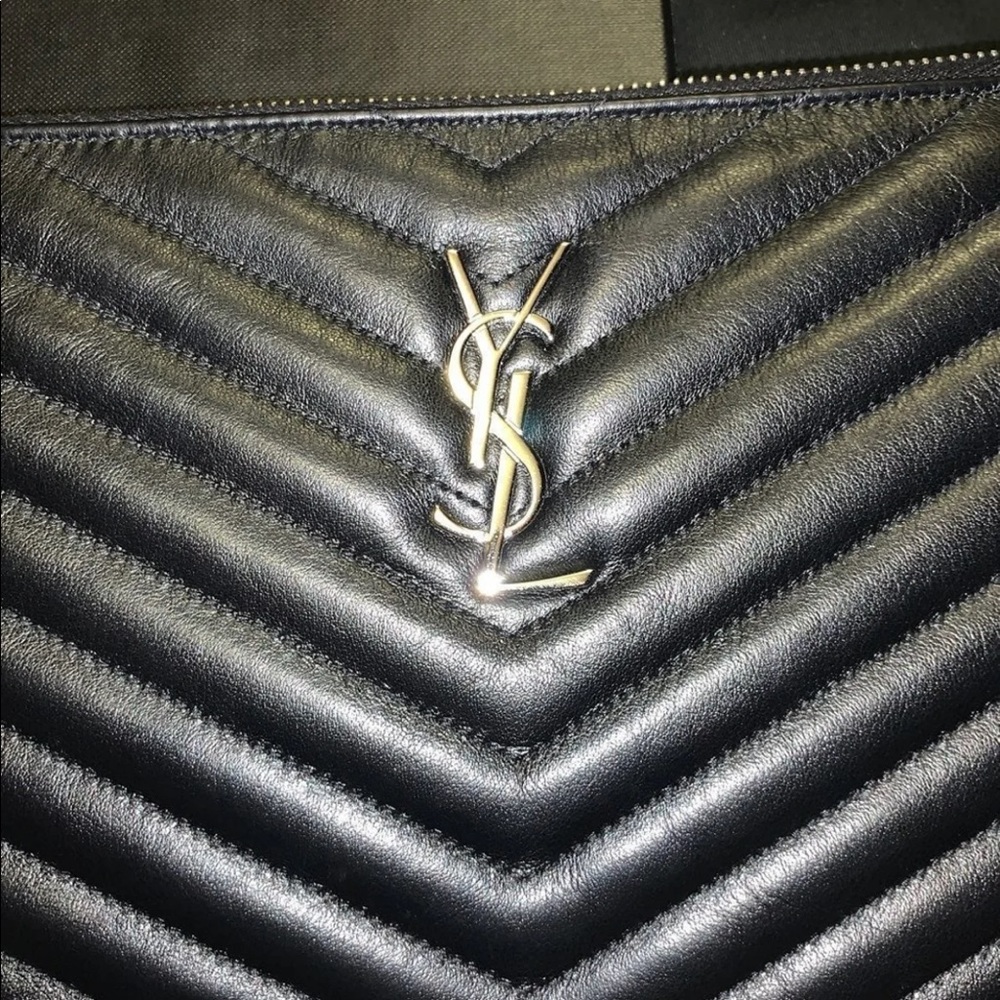 ❌SOLD❌Yves Saint Laurent Pouch - Picture 3 of 6